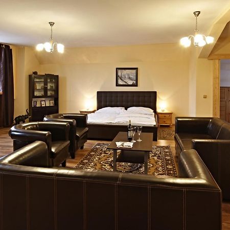 Hotel Posta 切尔尼杜尔 外观 照片