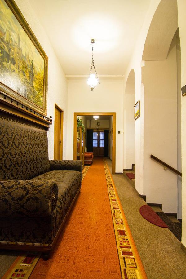 Hotel Posta 切尔尼杜尔 外观 照片